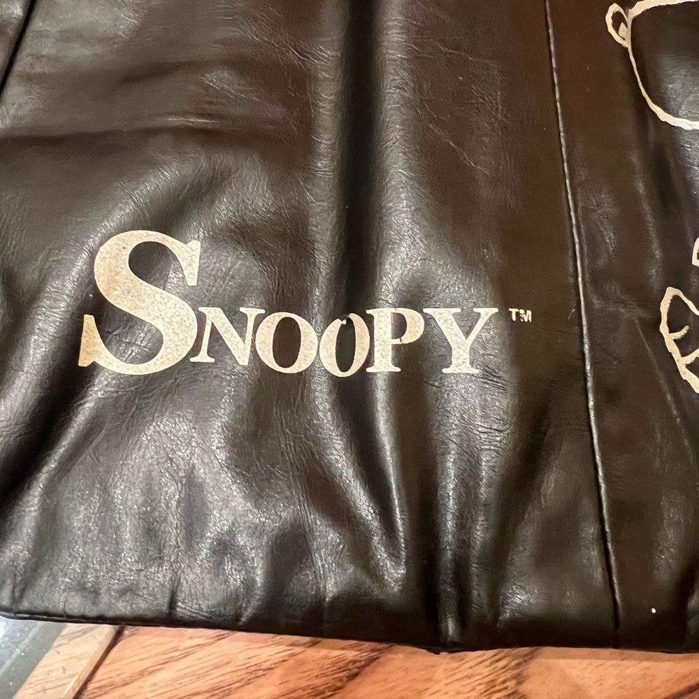Snoopy Black Tote Bag with Iconic Character Print - Picture 5 of 9